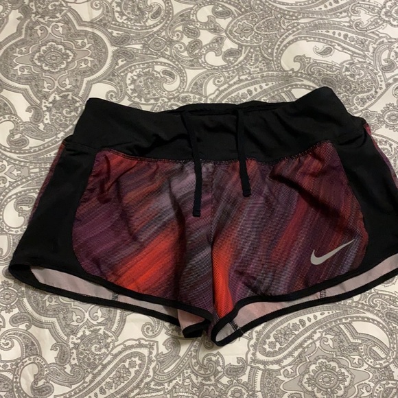 Girls Nike shorts - Picture 1 of 3